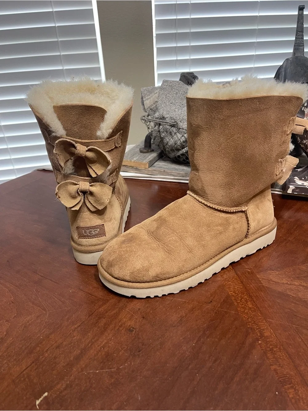 UGG AUSTRALIA Meilani Bow B Sheepskin Suede Boots 1012981